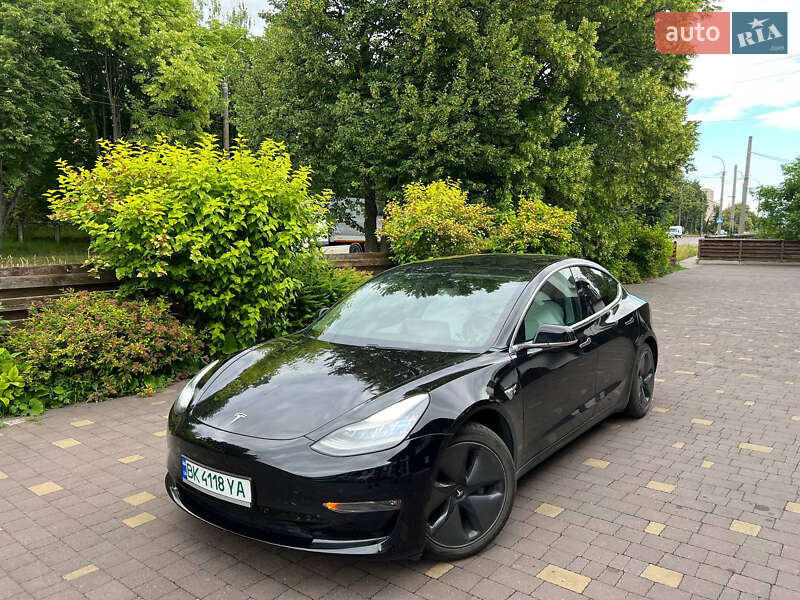 Седан Tesla Model 3 2019 в 