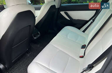 Седан Tesla Model 3 2019 в Ровно