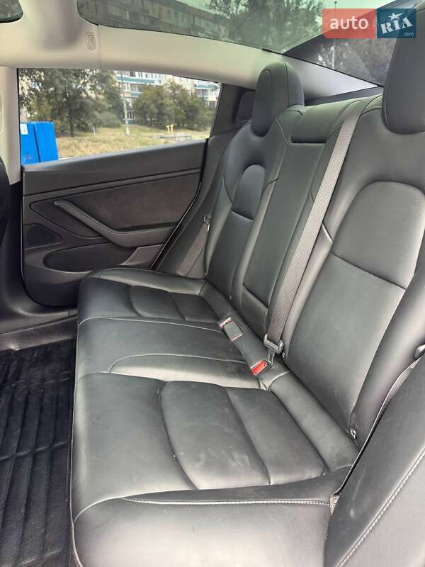 Седан Tesla Model 3 2019 в Кам'янському