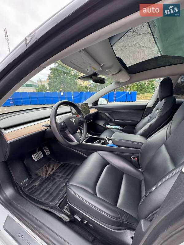 Седан Tesla Model 3 2019 в Кам'янському