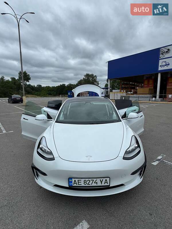 Седан Tesla Model 3 2019 в Кам'янському