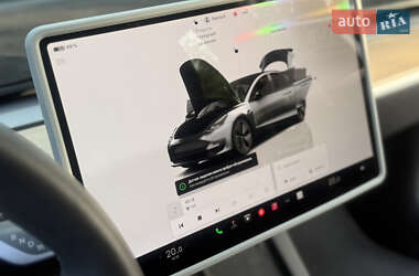 Седан Tesla Model 3 2023 в 