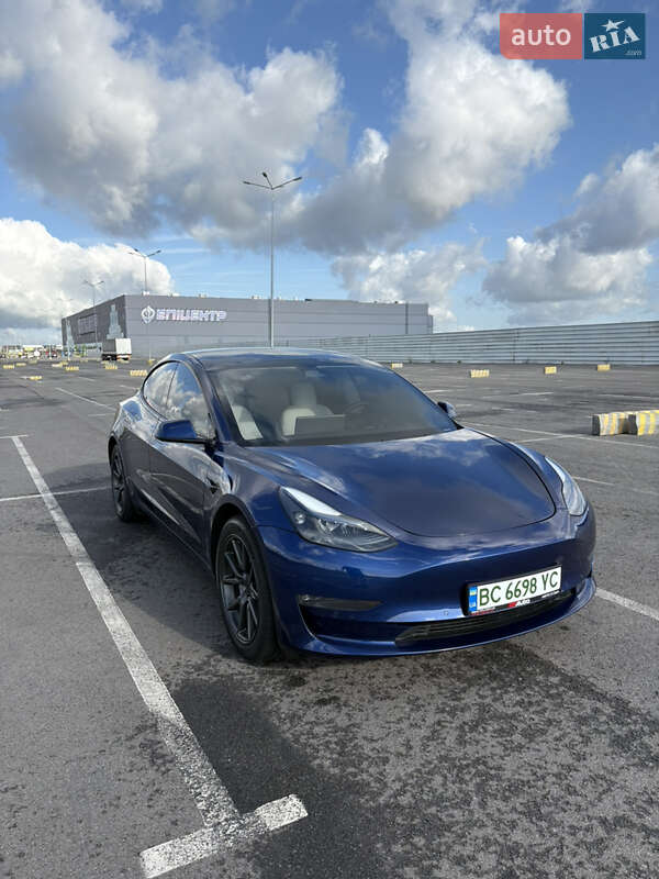 Седан Tesla Model 3 2019 в Львові