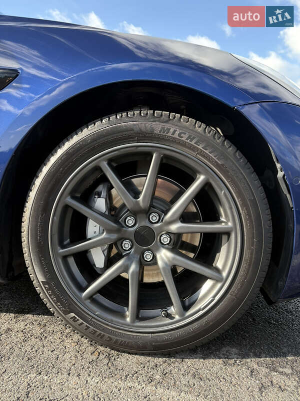 Седан Tesla Model 3 2019 в Львові