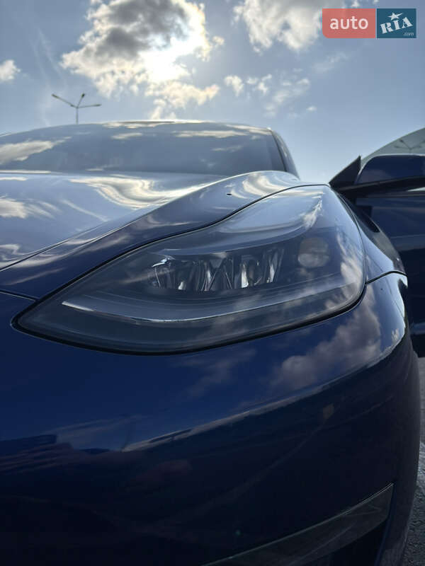 Седан Tesla Model 3 2019 в Львові