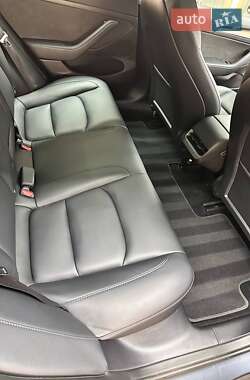 Седан Tesla Model 3 2022 в 