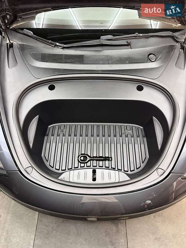 Седан Tesla Model 3 2022 в Києві