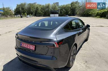 Седан Tesla Model 3 2024 в 