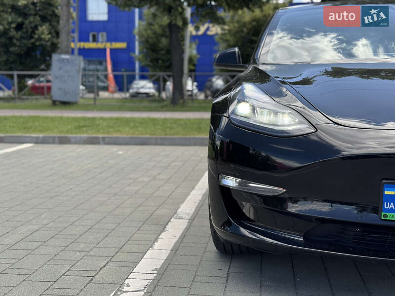 Седан Tesla Model 3 2022 в Хмельницком