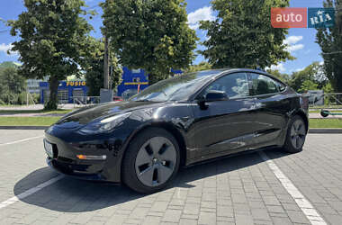 Седан Tesla Model 3 2022 в 