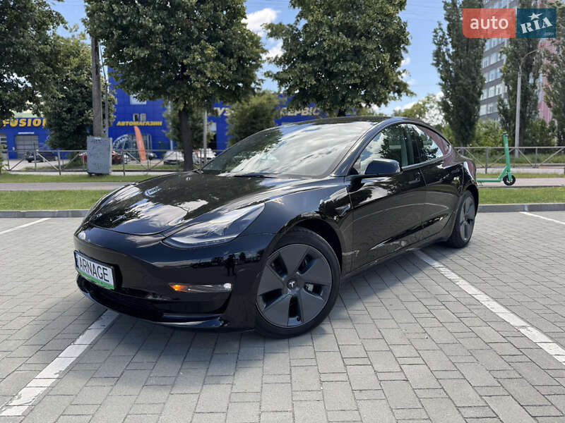 Седан Tesla Model 3 2022 в Хмельницком