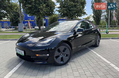 Седан Tesla Model 3 2022 в 