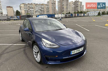 Седан Tesla Model 3 2022 в 