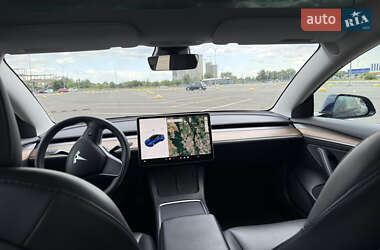 Седан Tesla Model 3 2022 в 