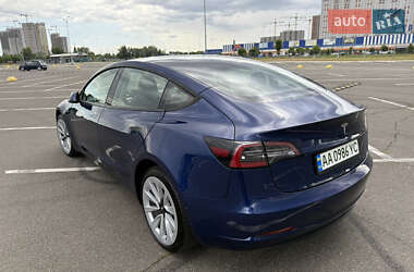 Седан Tesla Model 3 2022 в 