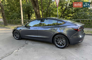 Седан Tesla Model 3 2022 в 