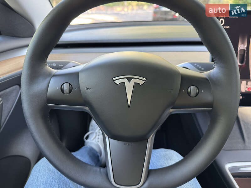 Седан Tesla Model 3 2022 в Львове