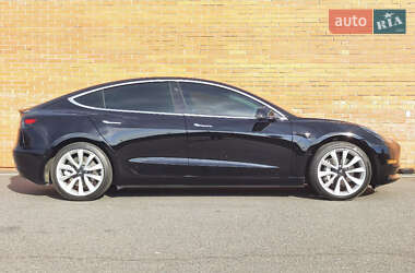Седан Tesla Model 3 2019 в 