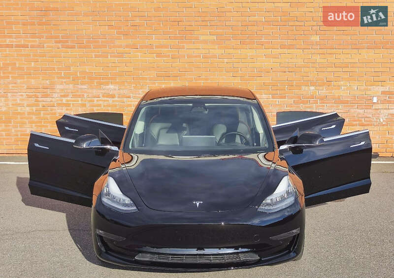 Седан Tesla Model 3 2019 в Киеве