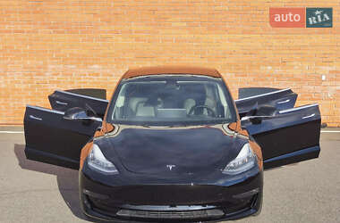 Седан Tesla Model 3 2019 в 