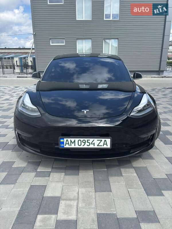 Седан Tesla Model 3 2019 в Сарнах