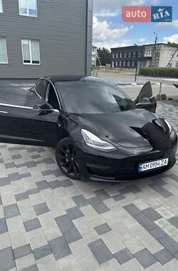 Седан Tesla Model 3 2019 в 