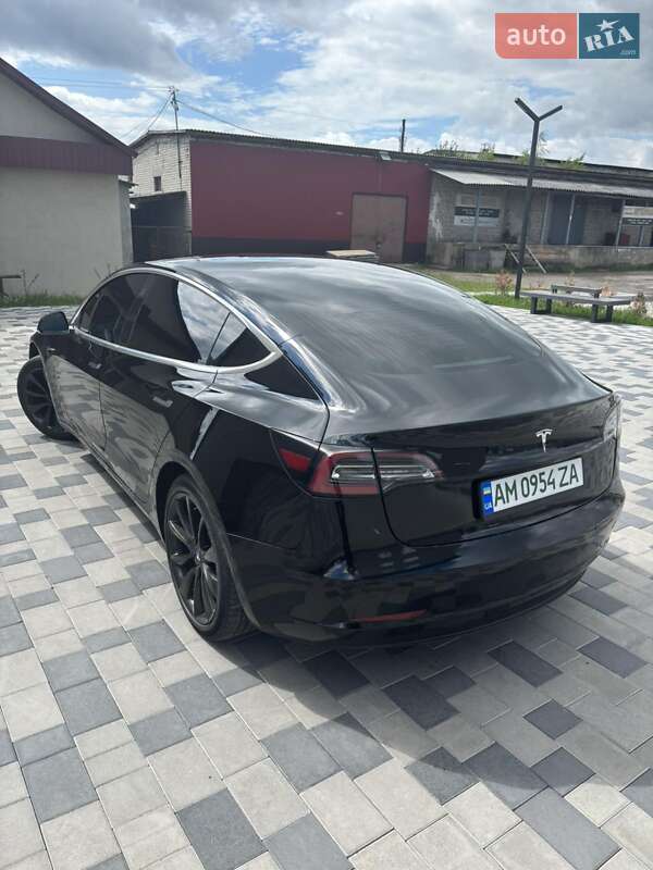 Седан Tesla Model 3 2019 в Сарнах