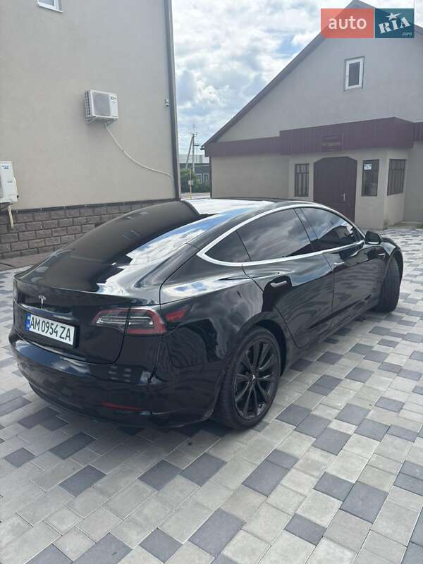 Седан Tesla Model 3 2019 в Сарнах