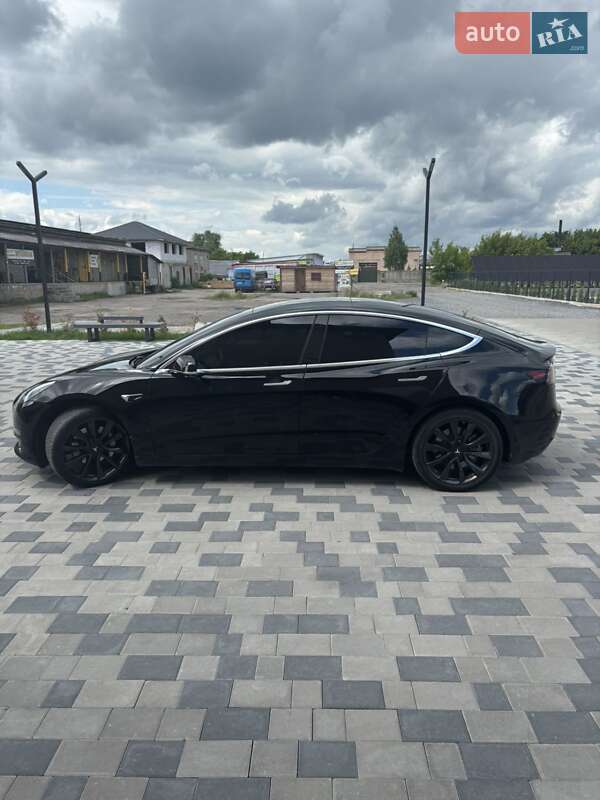 Седан Tesla Model 3 2019 в Сарнах