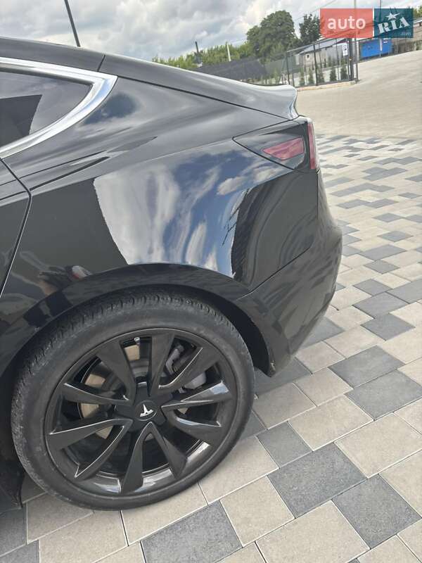 Седан Tesla Model 3 2019 в Сарнах