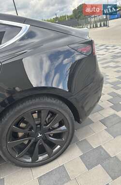 Седан Tesla Model 3 2019 в 