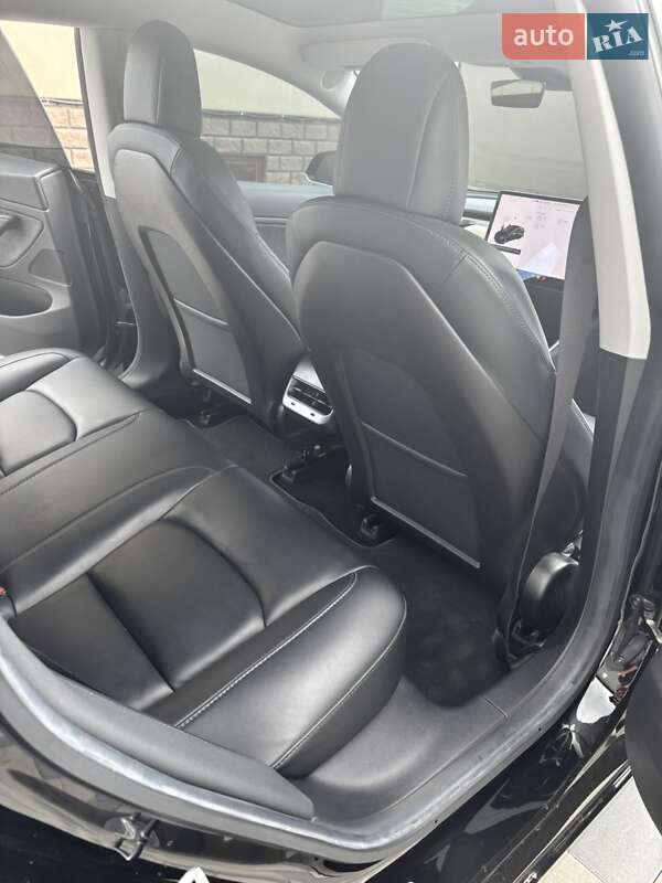 Седан Tesla Model 3 2019 в Сарнах