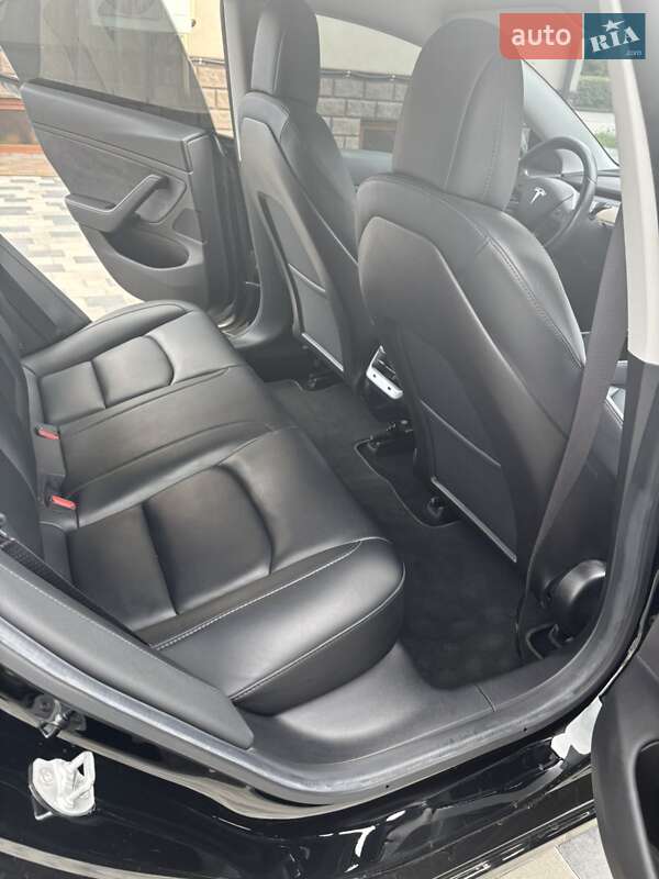 Седан Tesla Model 3 2019 в Сарнах