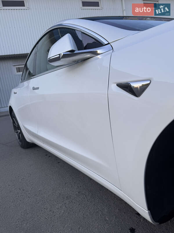 Седан Tesla Model 3 2018 в Луцке