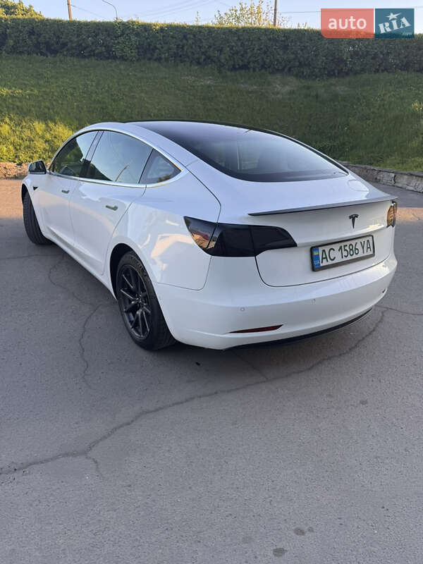 Седан Tesla Model 3 2018 в Луцке