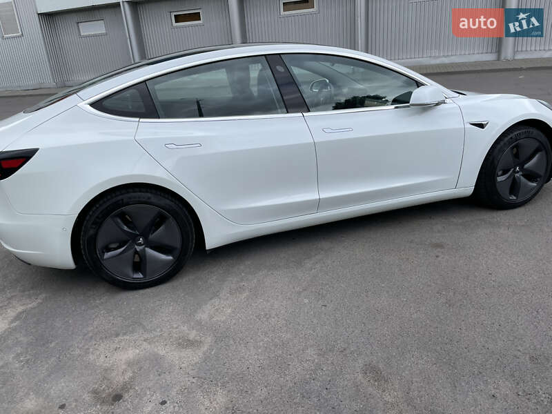 Седан Tesla Model 3 2018 в Луцке