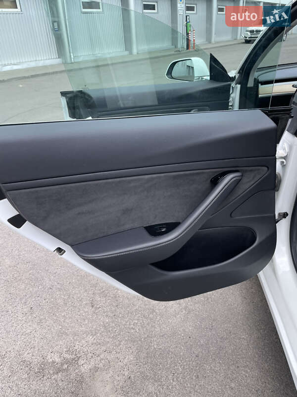 Седан Tesla Model 3 2018 в Луцке