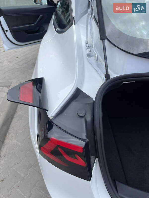 Седан Tesla Model 3 2018 в Луцке