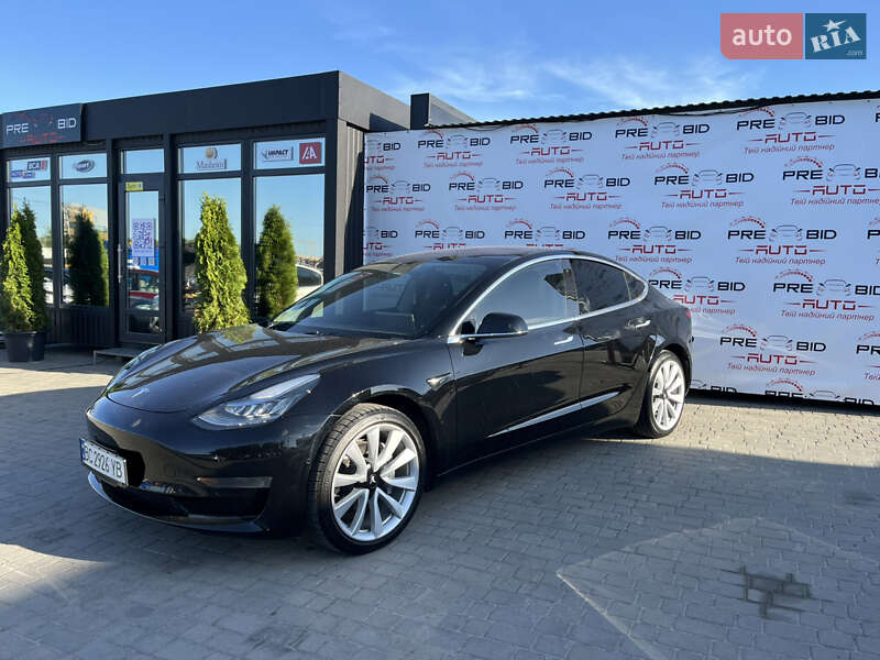 Седан Tesla Model 3 2019 в Львові