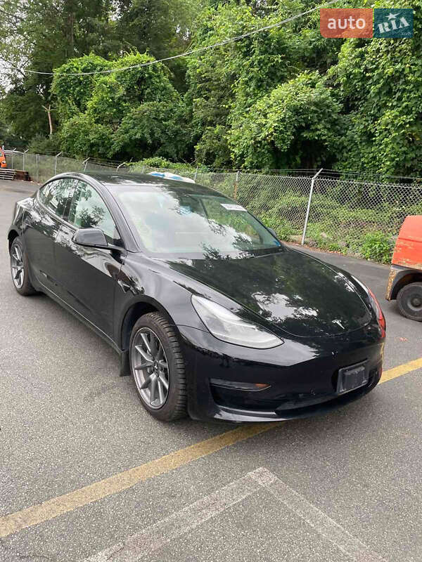 Седан Tesla Model 3 2021 в 