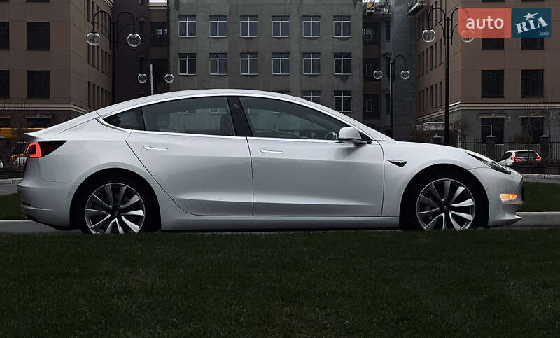 Седан Tesla Model 3 2018 в Киеве