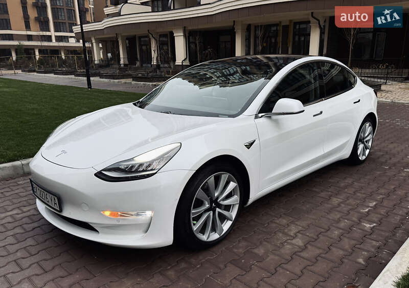Седан Tesla Model 3 2018 в Киеве