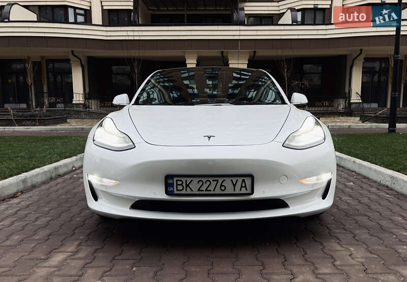 Седан Tesla Model 3 2018 в Киеве