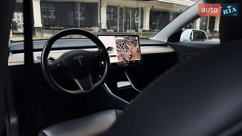 Седан Tesla Model 3 2018 в Киеве