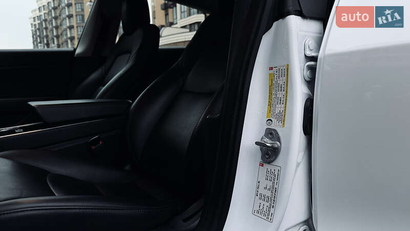 Седан Tesla Model 3 2018 в Киеве
