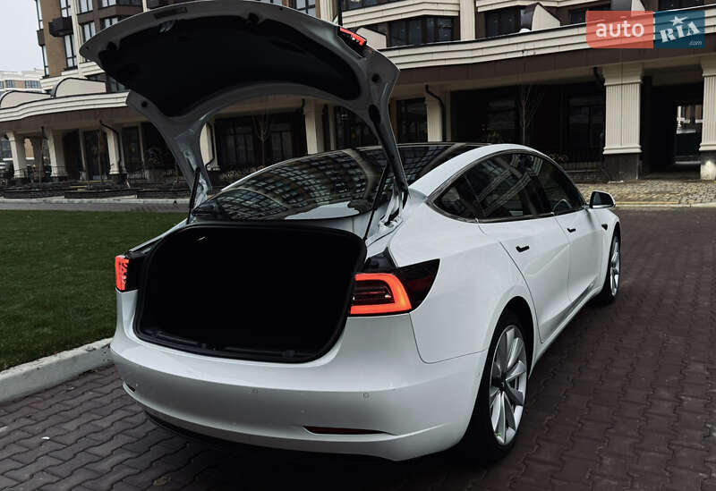 Седан Tesla Model 3 2018 в Киеве