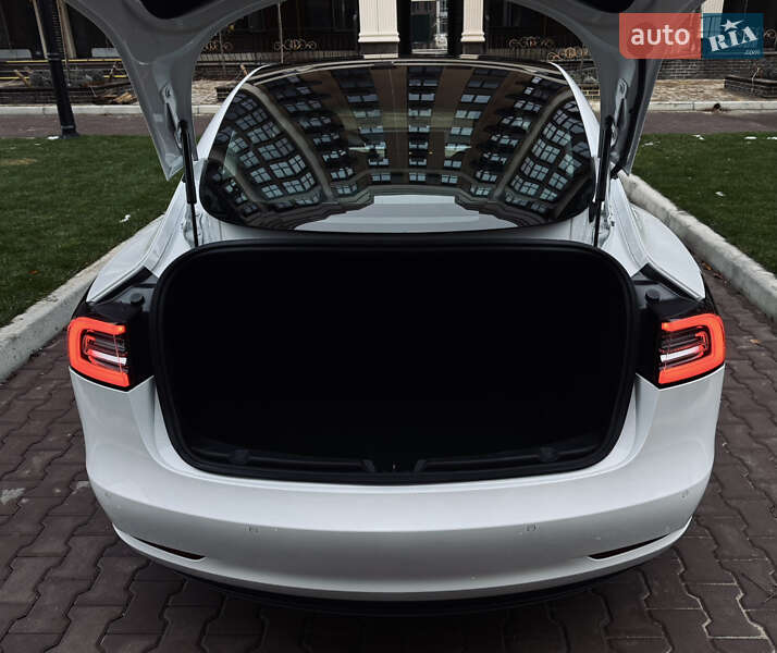 Седан Tesla Model 3 2018 в Киеве