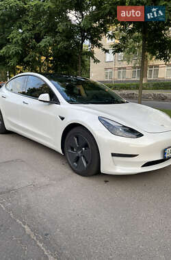 Седан Tesla Model 3 2023 в 