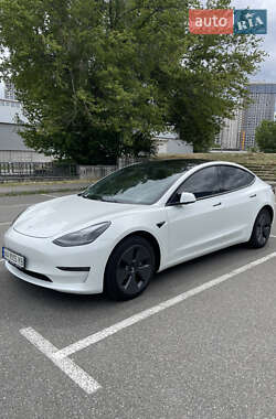 Седан Tesla Model 3 2023 в 
