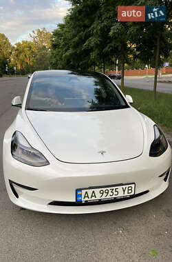 Седан Tesla Model 3 2023 в 